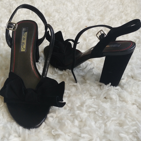 Sandals - Picture 1 of 2